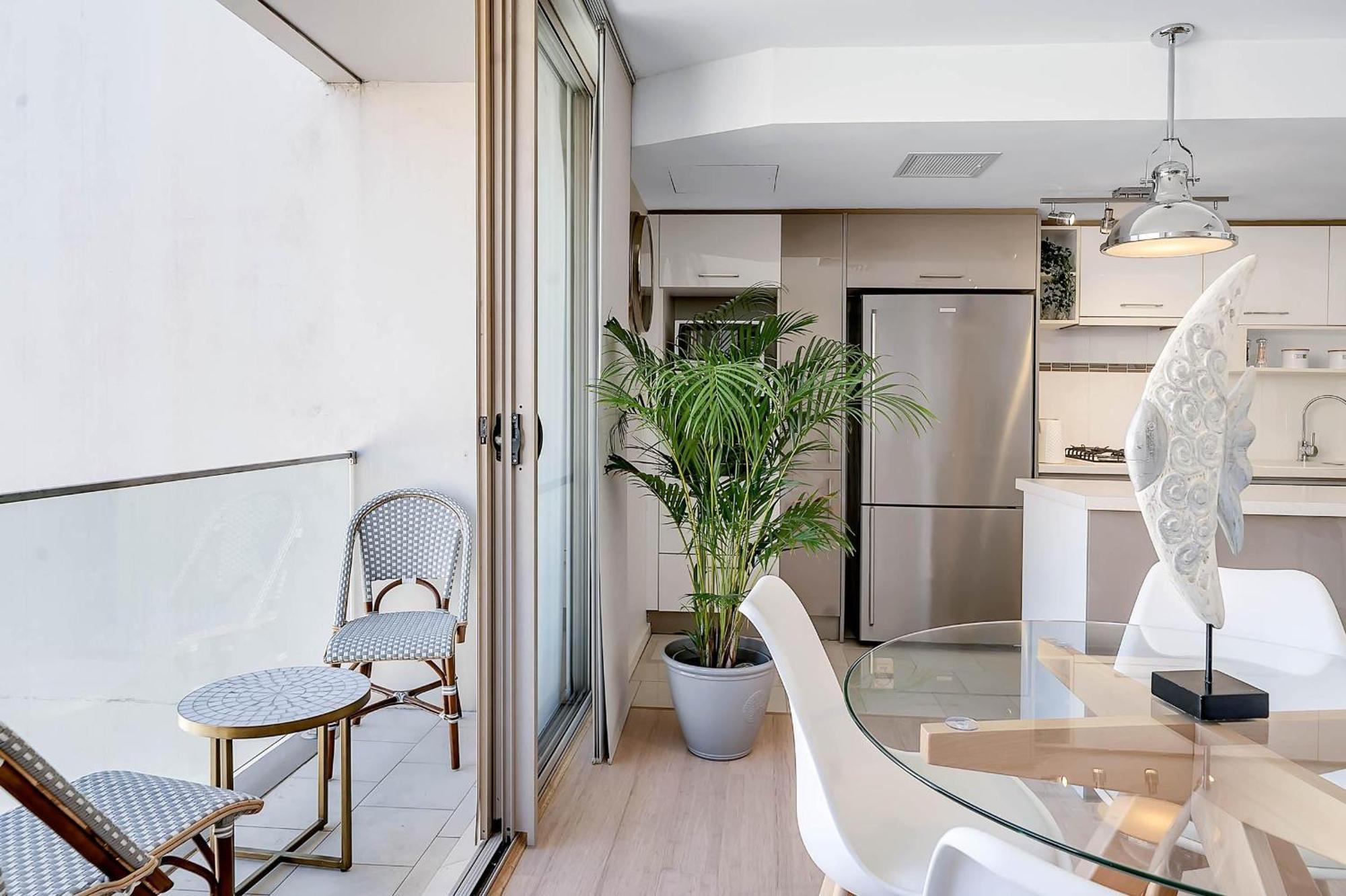 Apartment Heart Of Manly - Quiet 1 Bed Between Harbour *