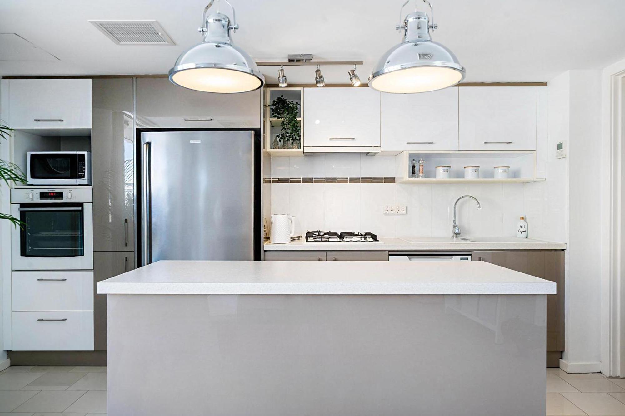 Apartment Heart Of Manly - Quiet 1 Bed Between Harbour
